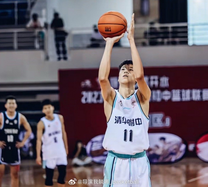 九游娱乐官方-清华附中初中主力姚清源签约辽宁青年队，15岁身高已达2米03
