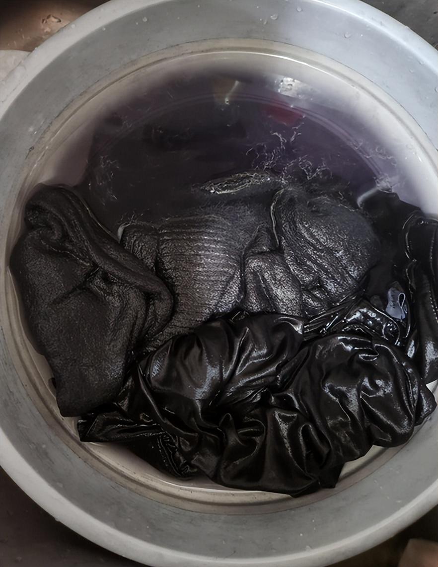 央视曝光夺命“毒衣服”，致癌物超标20多倍，对人体危害有多大？